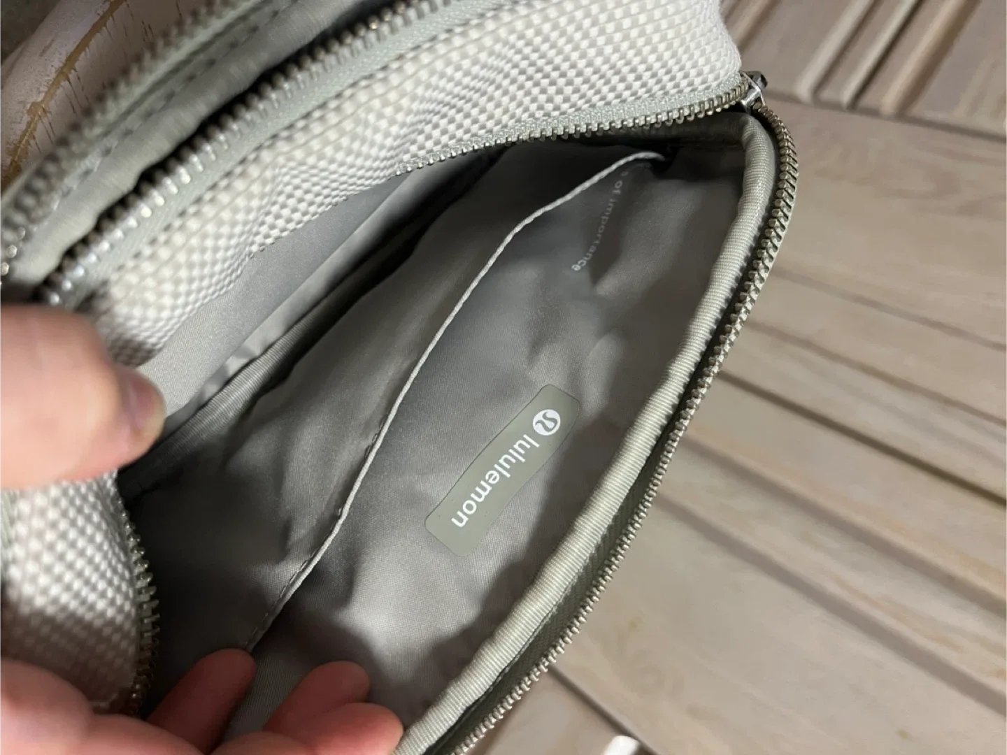 Lululemon Camera Bag 1L Light Sand image indicator(2)