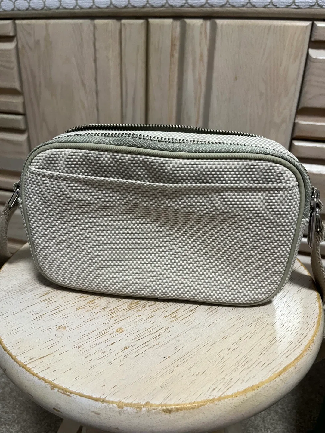 Lululemon Camera Bag 1L Light Sand image indicator(3)