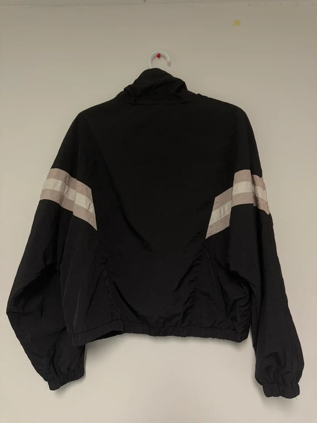 Garage Windbreaker image indicator(2)