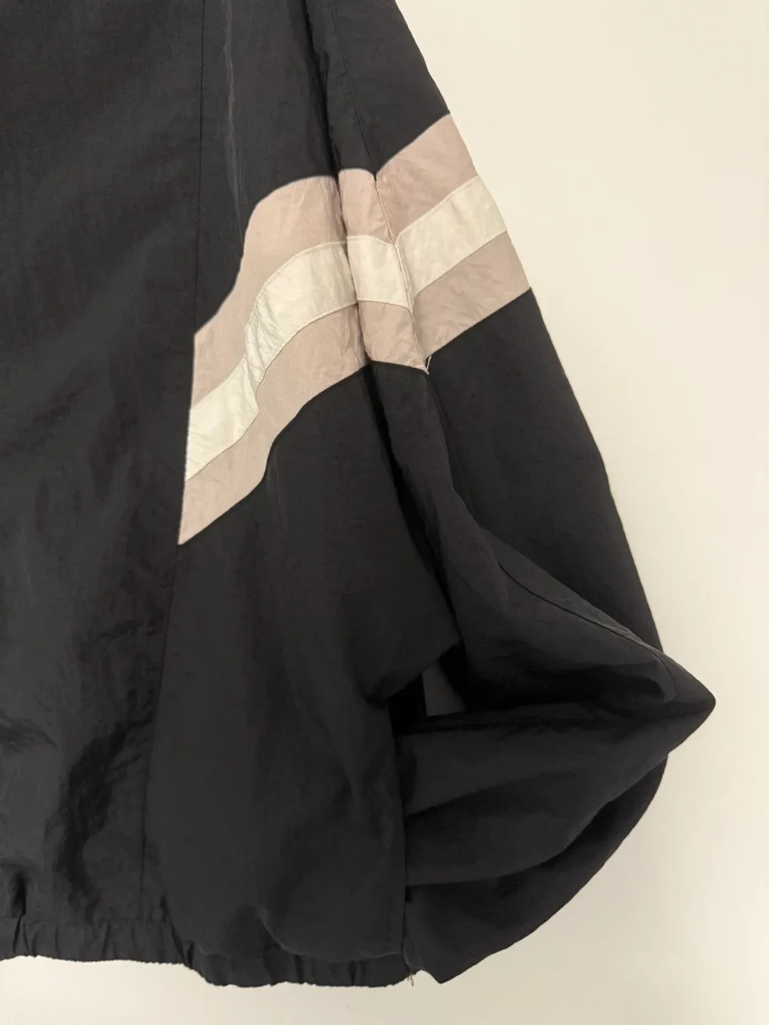 Garage Windbreaker image indicator(3)