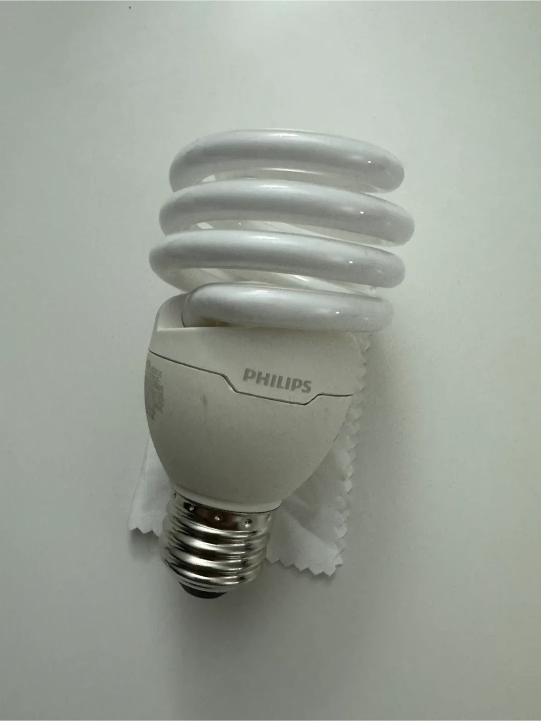 Sturdy Floor lamp with free philips bulb image indicator(4)