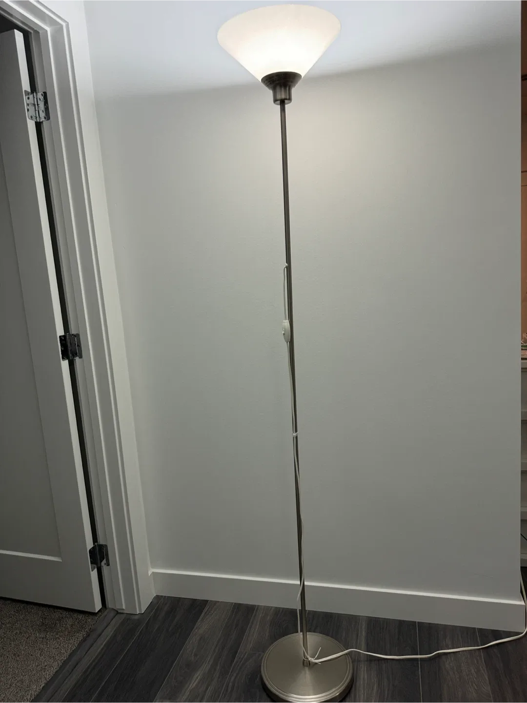 Sturdy Floor lamp with free philips bulb image indicator(2)