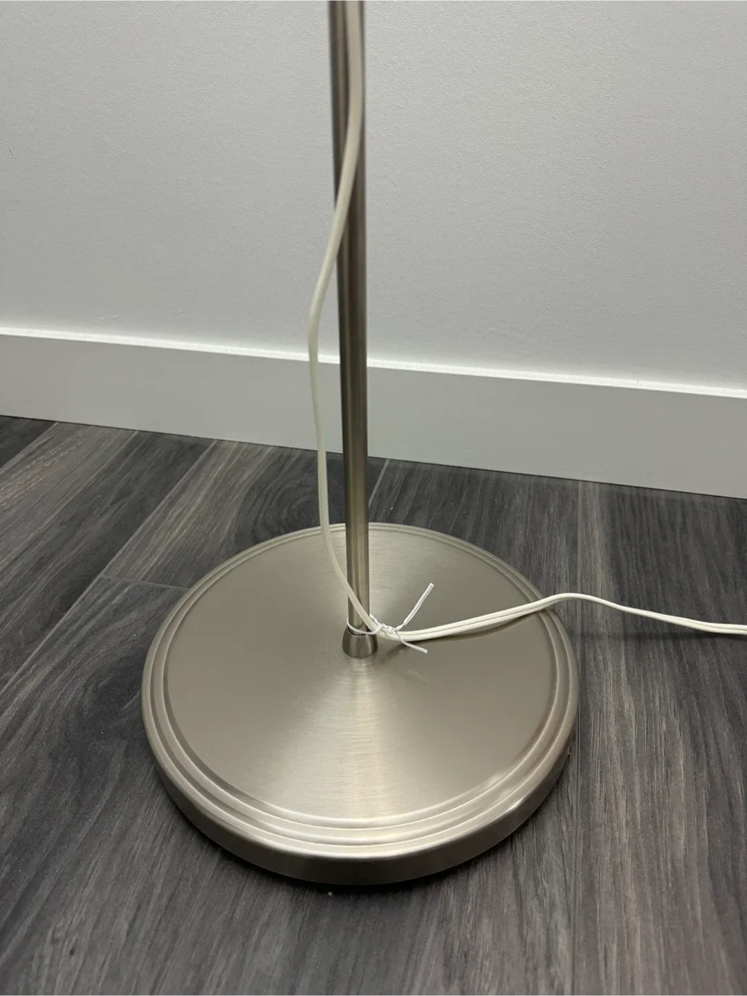Sturdy Floor lamp with free philips bulb image indicator(3)