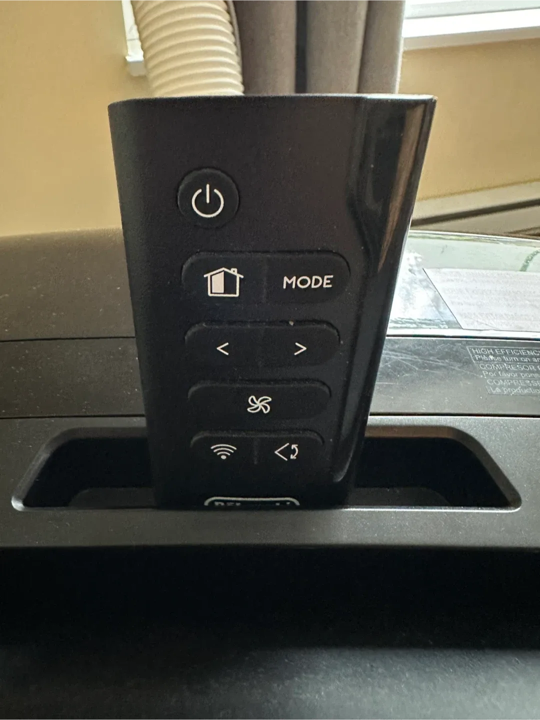 DeLonghi Pinguino 14,000btu Wi-Fi Portable Air Conditioner image indicator(4)