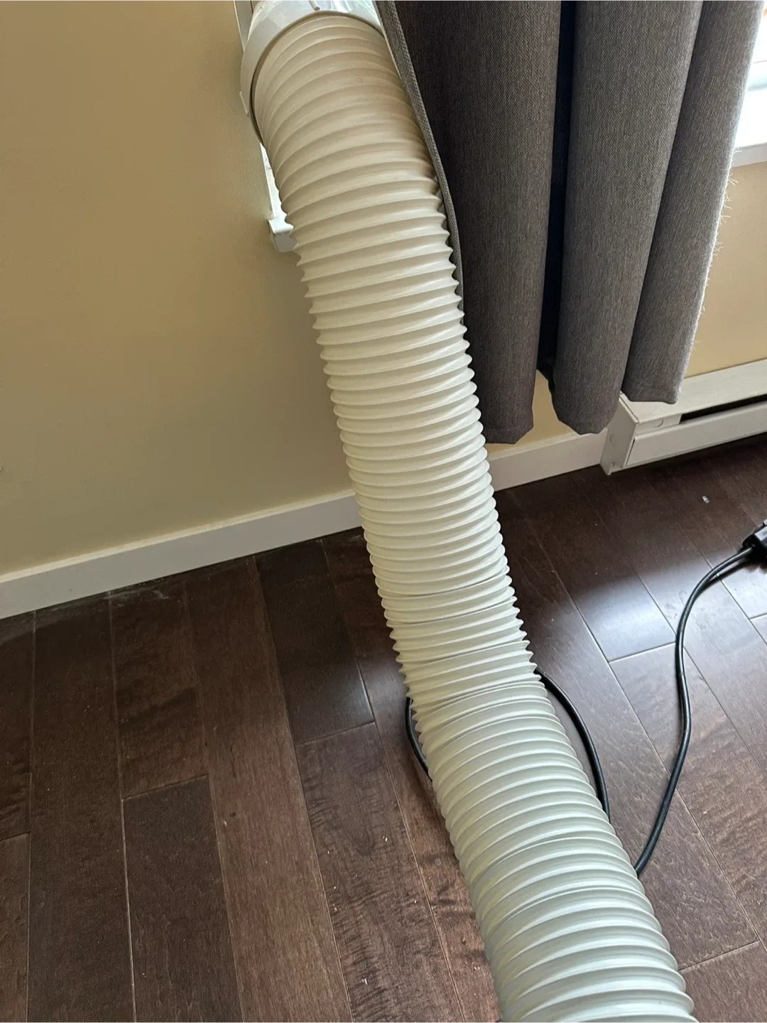 DeLonghi Pinguino 14,000btu Wi-Fi Portable Air Conditioner image indicator(3)