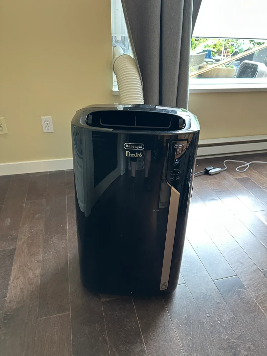 DeLonghi Pinguino 14,000btu Wi-Fi Portable Air Conditioner