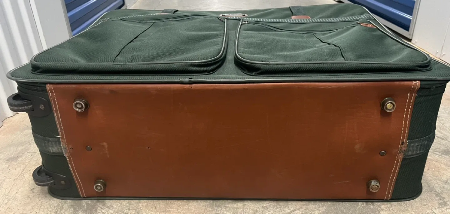 luggage big size in olive green. image indicator(3)