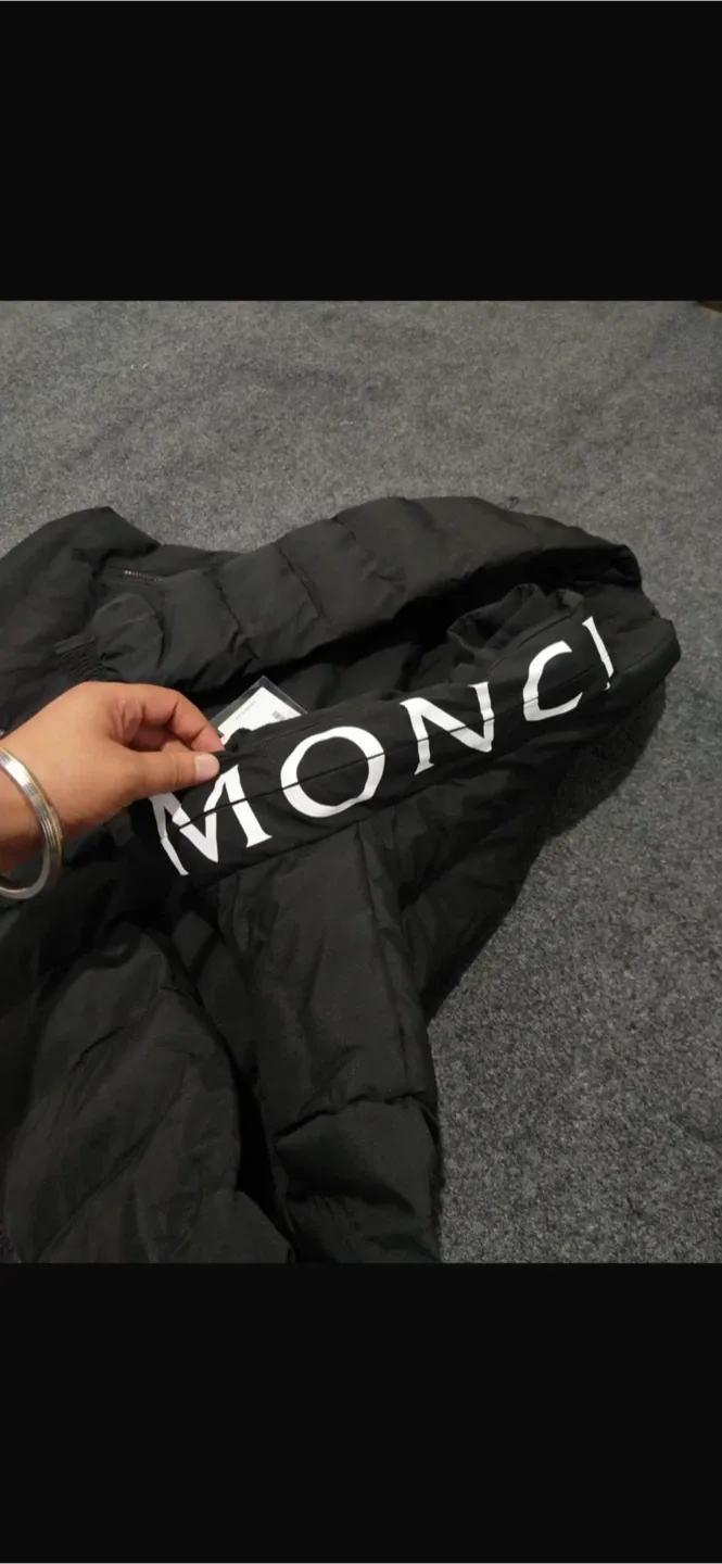 Moncler Puffer Jacket ( XXL) image indicator(2)