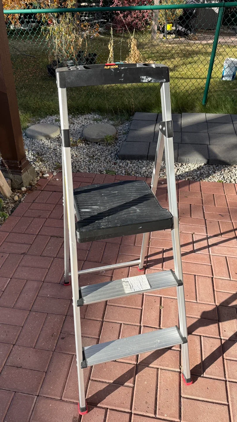 Rubbermaid Flip Hook Step Ladder thumbnail