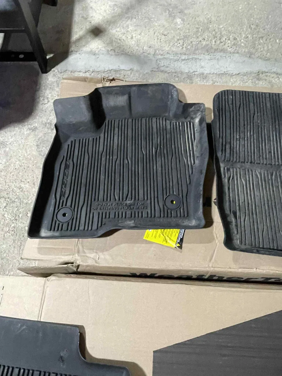 2018 Ford Edge Floor Liners image indicator(2)