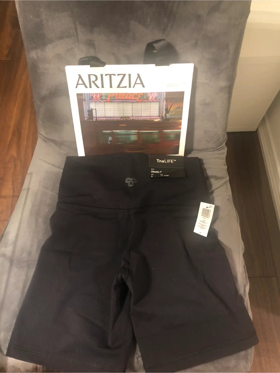 Aritzia TNA Cheeky 7" Shorts - Size S image indicator(4)