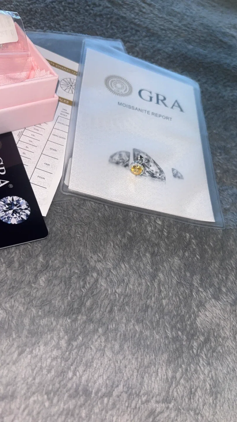GRA Certified 2 Carat Yellow/white Moissanite stud earrings image indicator(4)