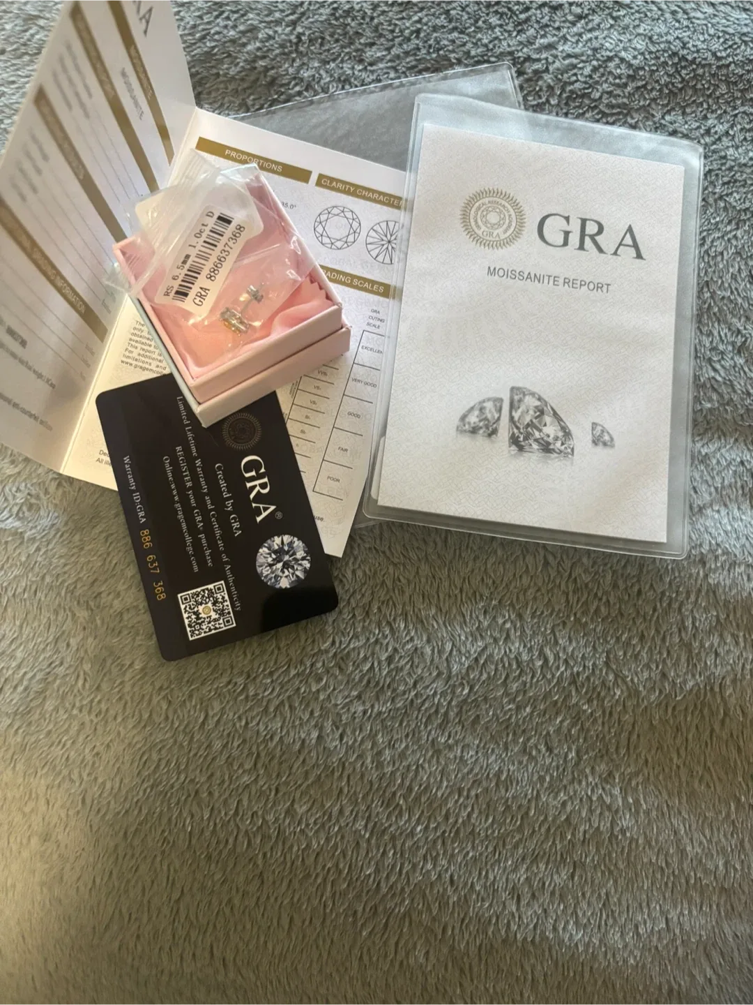 GRA Certified 2 Carat Yellow/white Moissanite stud earrings image indicator(5)