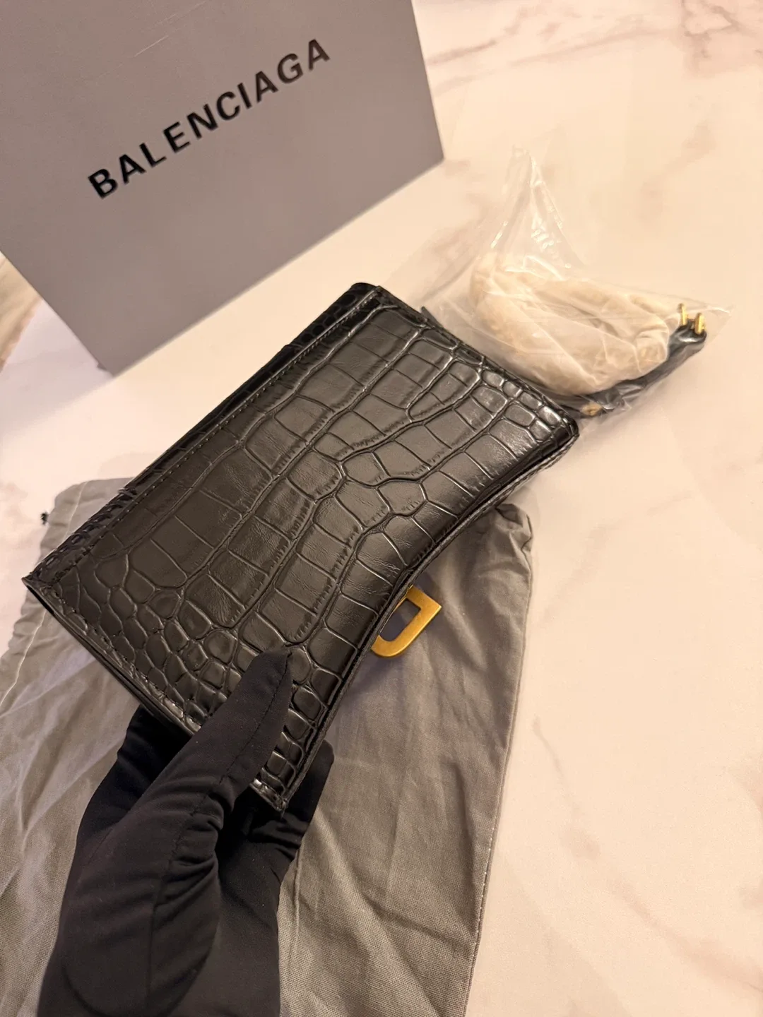 Balenciaga bag ($250) image indicator(4)