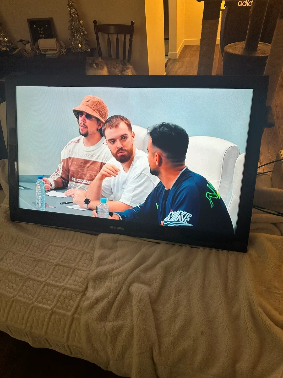 TV Samsung 40" - HD image indicator(2)