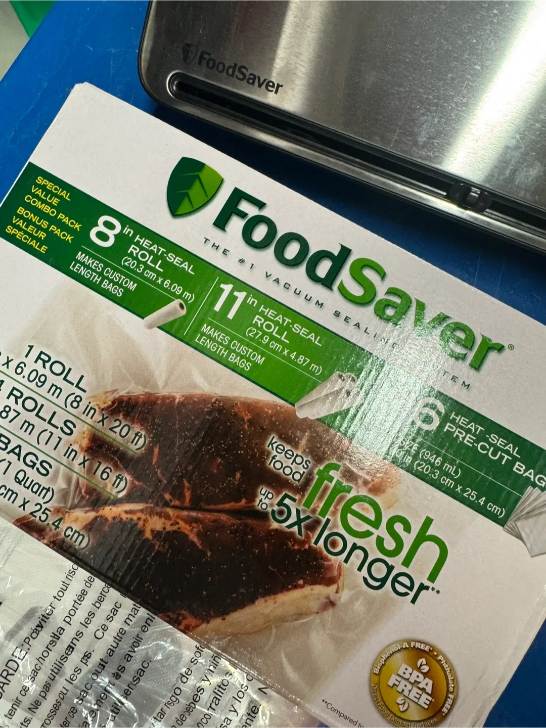 Brand new without box! FoodSaver Vacuum Sealing System with Bags image indicator(2)