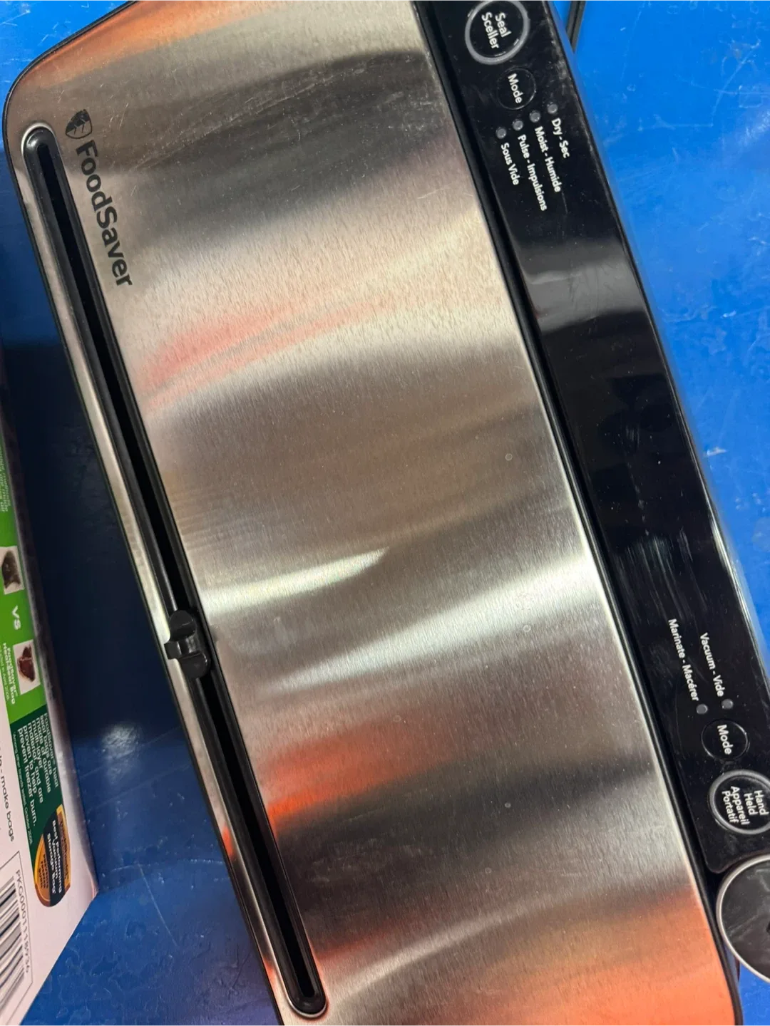 Brand new without box! FoodSaver Vacuum Sealing System with Bags image indicator(5)