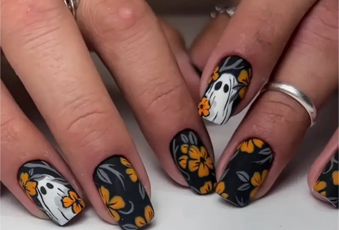 Press On Nails - Halloween Nail Art thumbnail