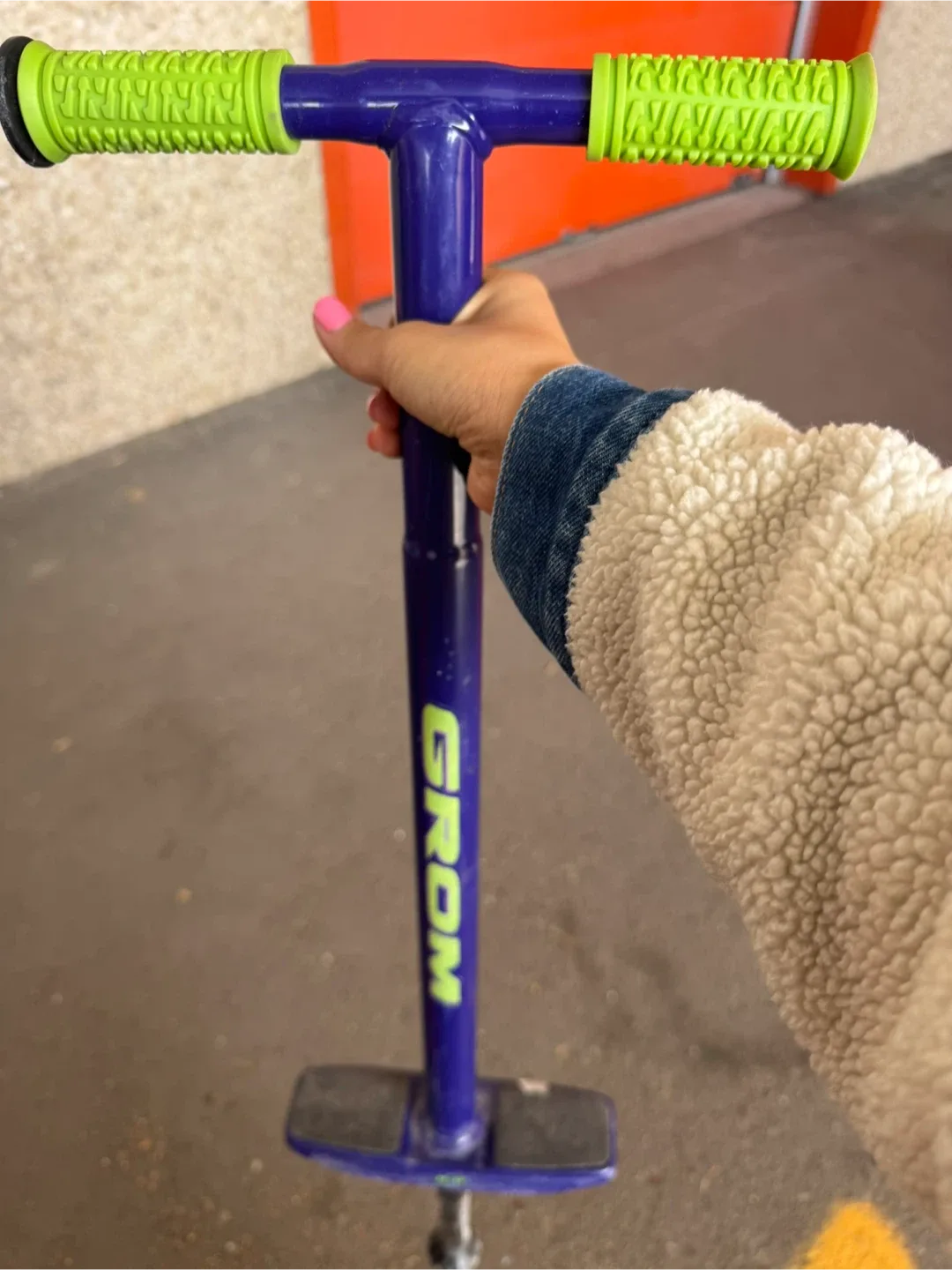 Grom Pogo Stick - Purple image indicator(2)