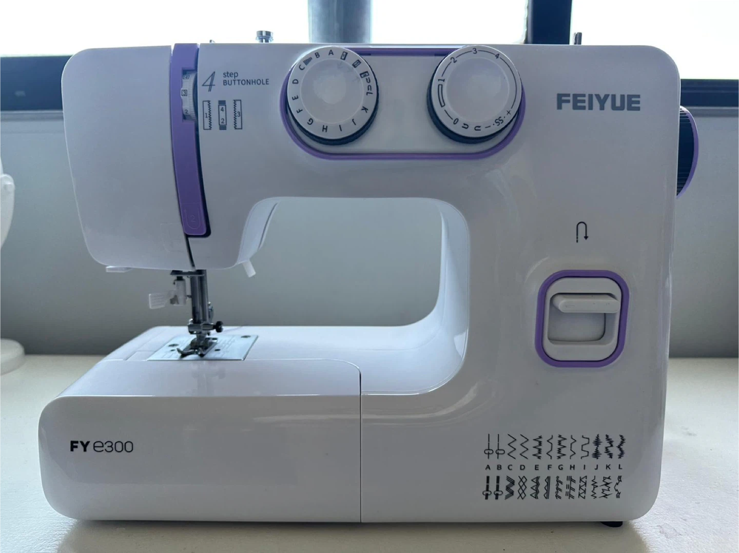Feiyue FY e300 Multi-Function Sewing Machine - photo 2