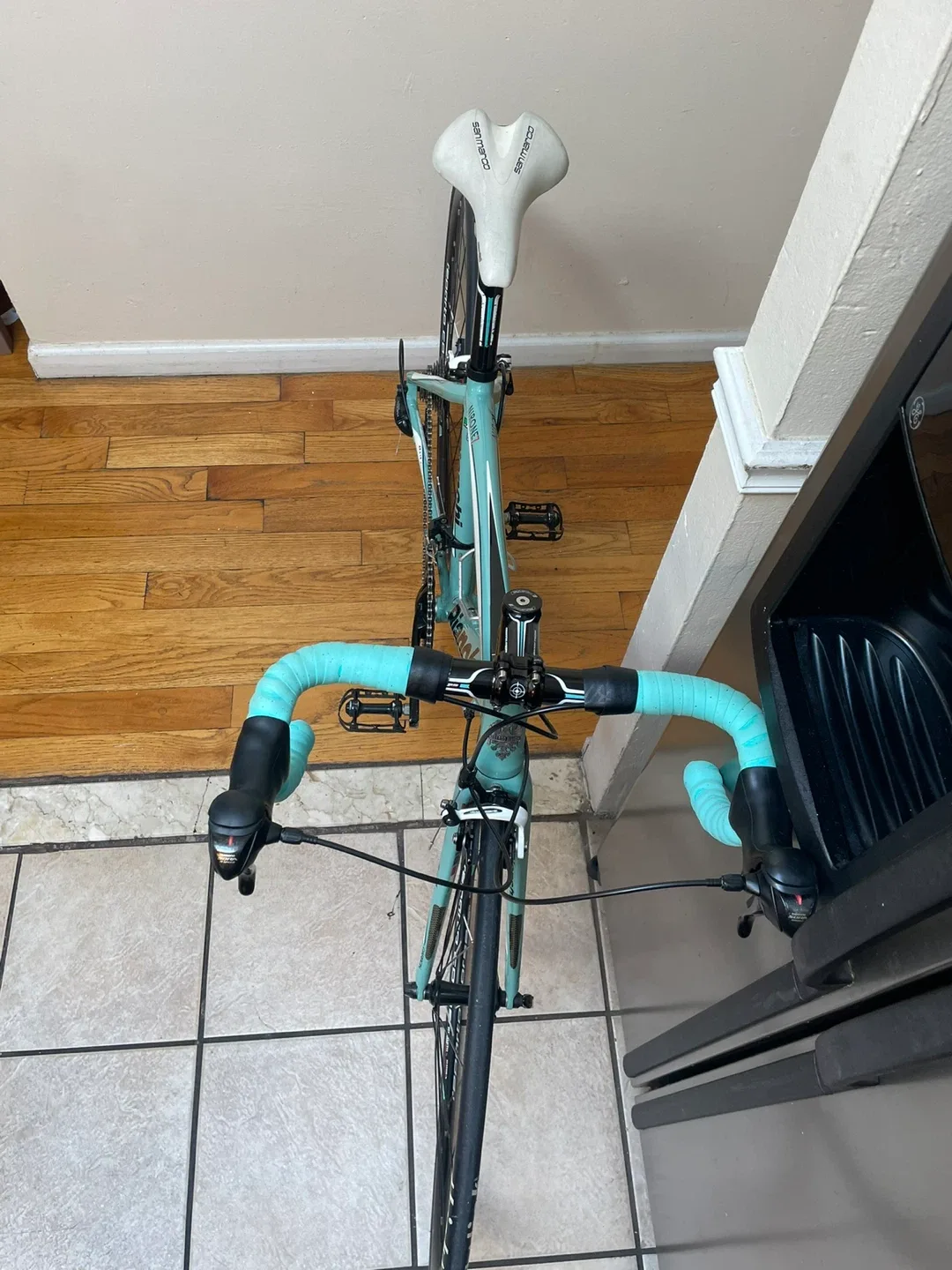Bianchi Nirone Road Bike - Celeste Green image indicator(3)