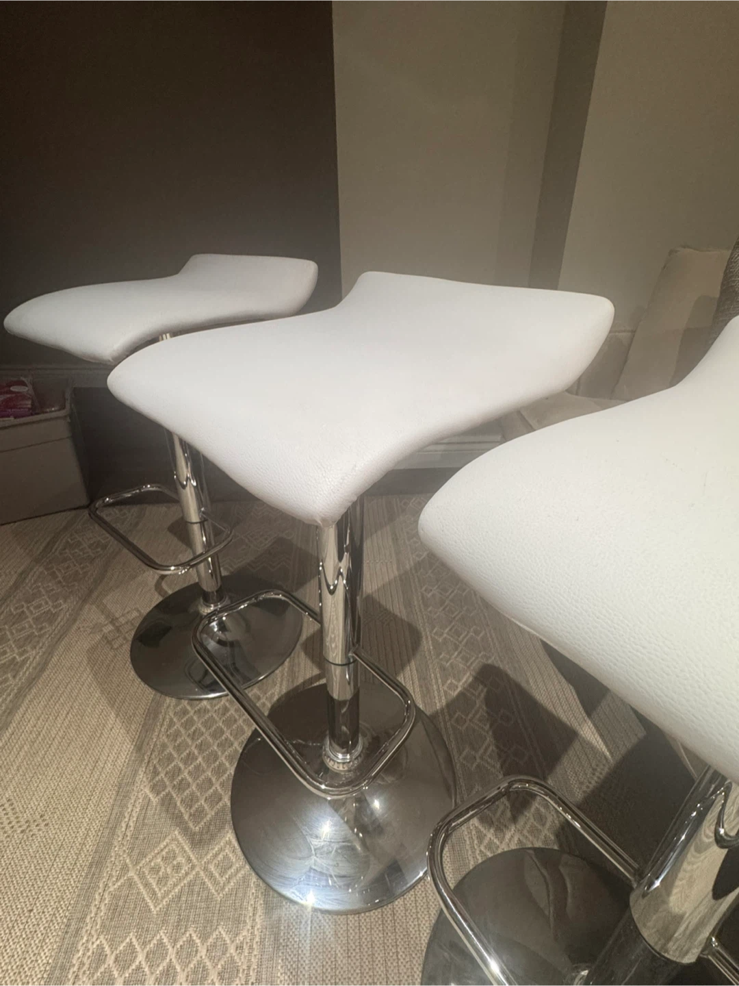 Set of 3 White Bar Stools - photo 2