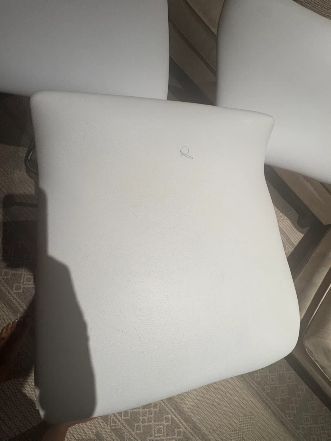 Set of 3 White Bar Stools - photo 3
