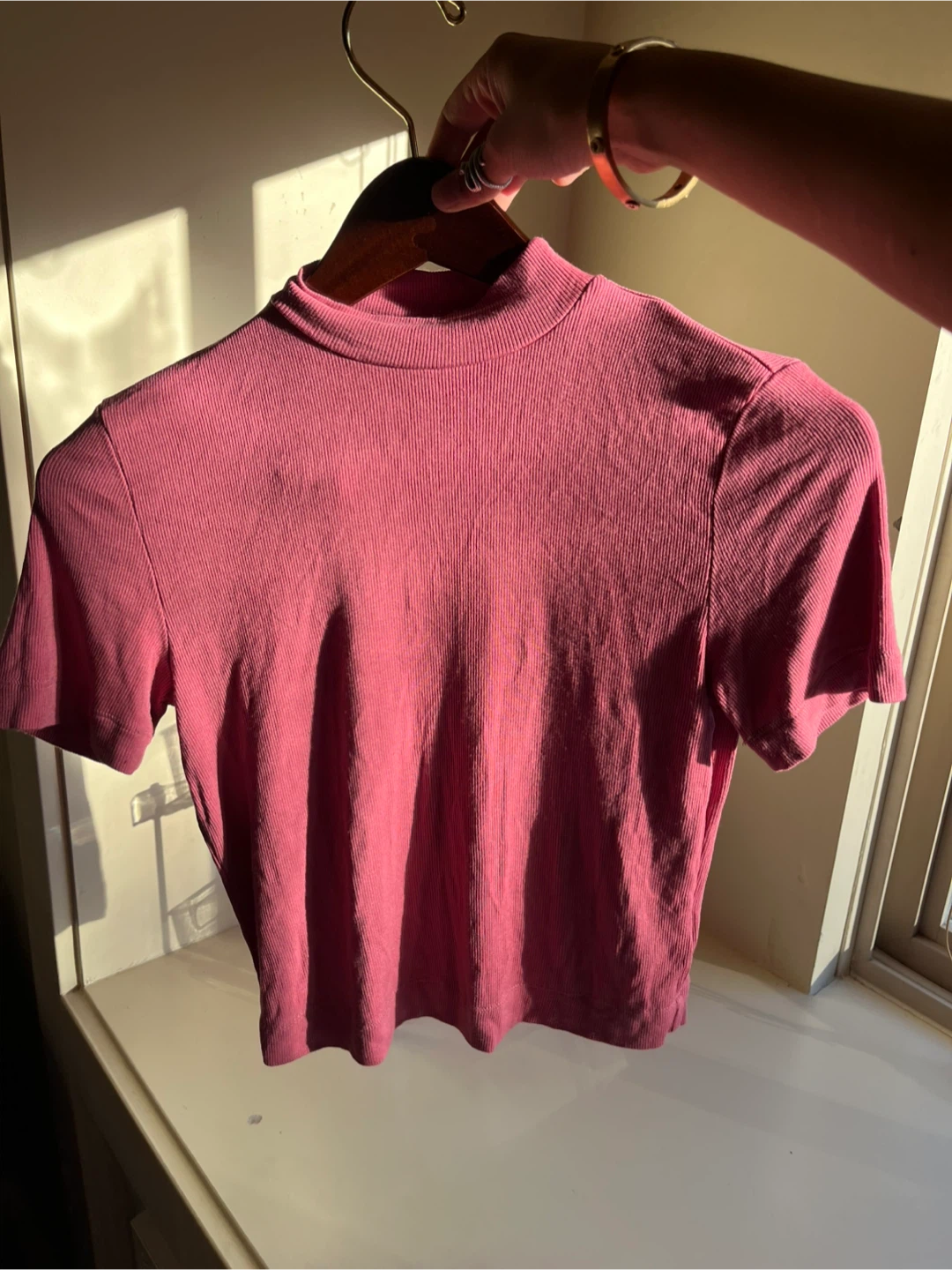 Aritzia Babaton Ribbed Turtle Neck Crop Top Pink. Like New