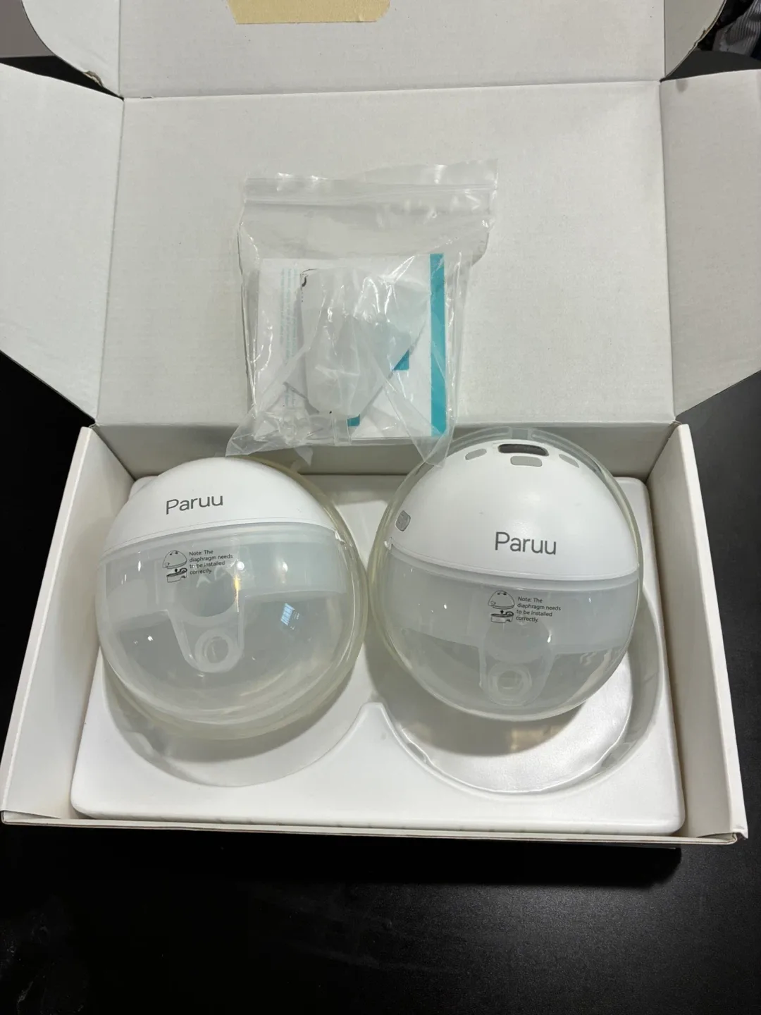 Paruu Wearable Breast Pumps- Like New! image indicator(3)