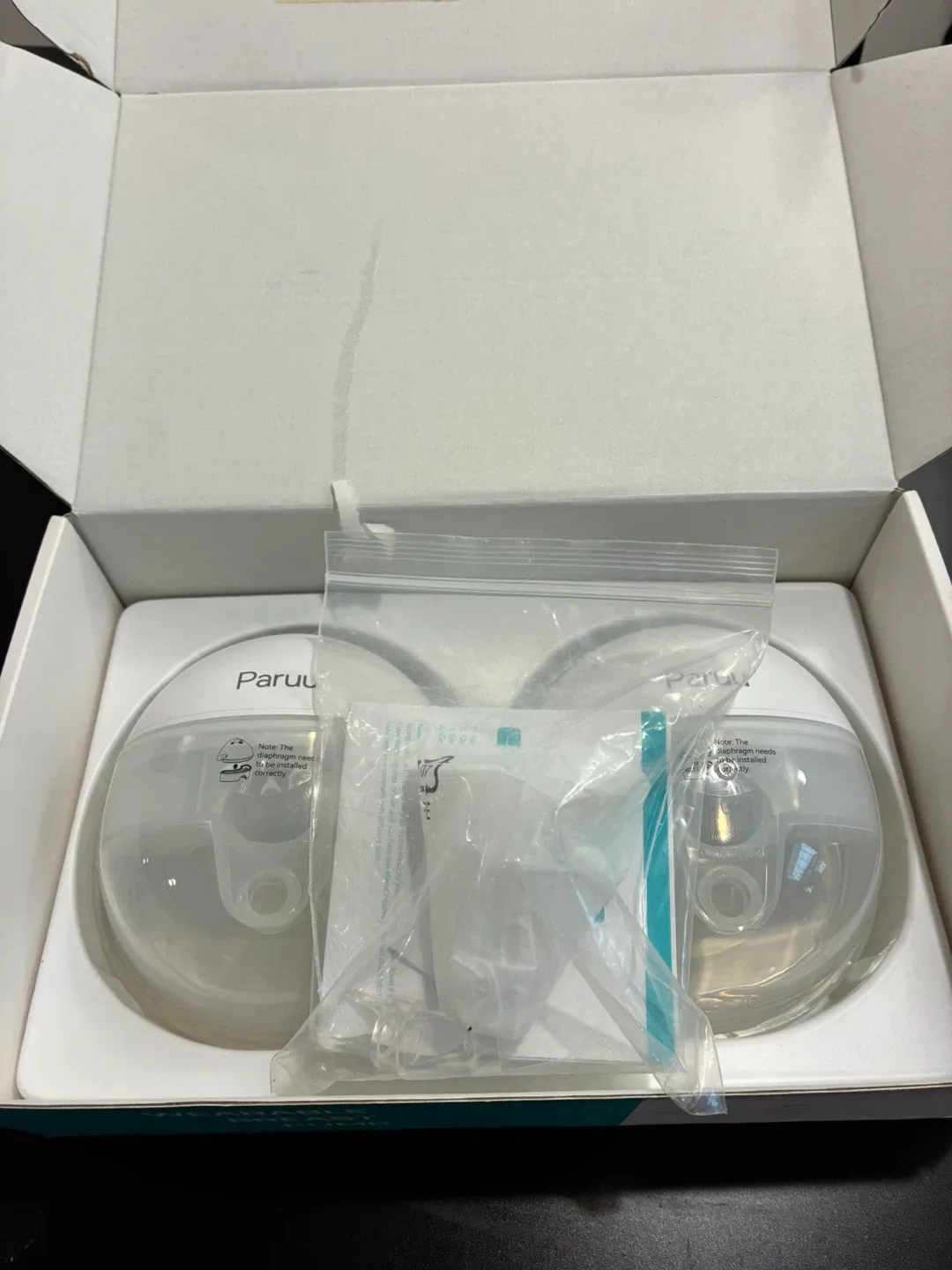 Paruu Wearable Breast Pumps- Like New! image indicator(2)