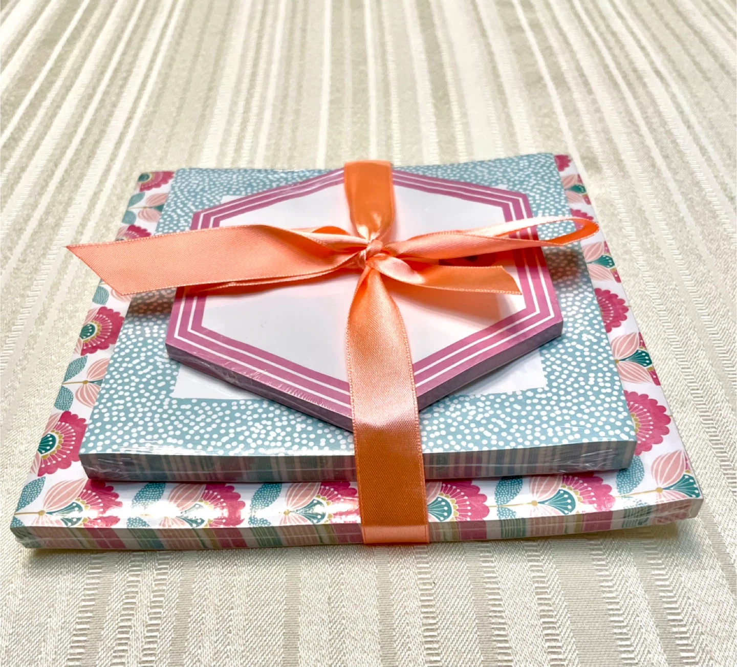 Hallmark Memo Pad Set with Pen 🎁 - photo 3
