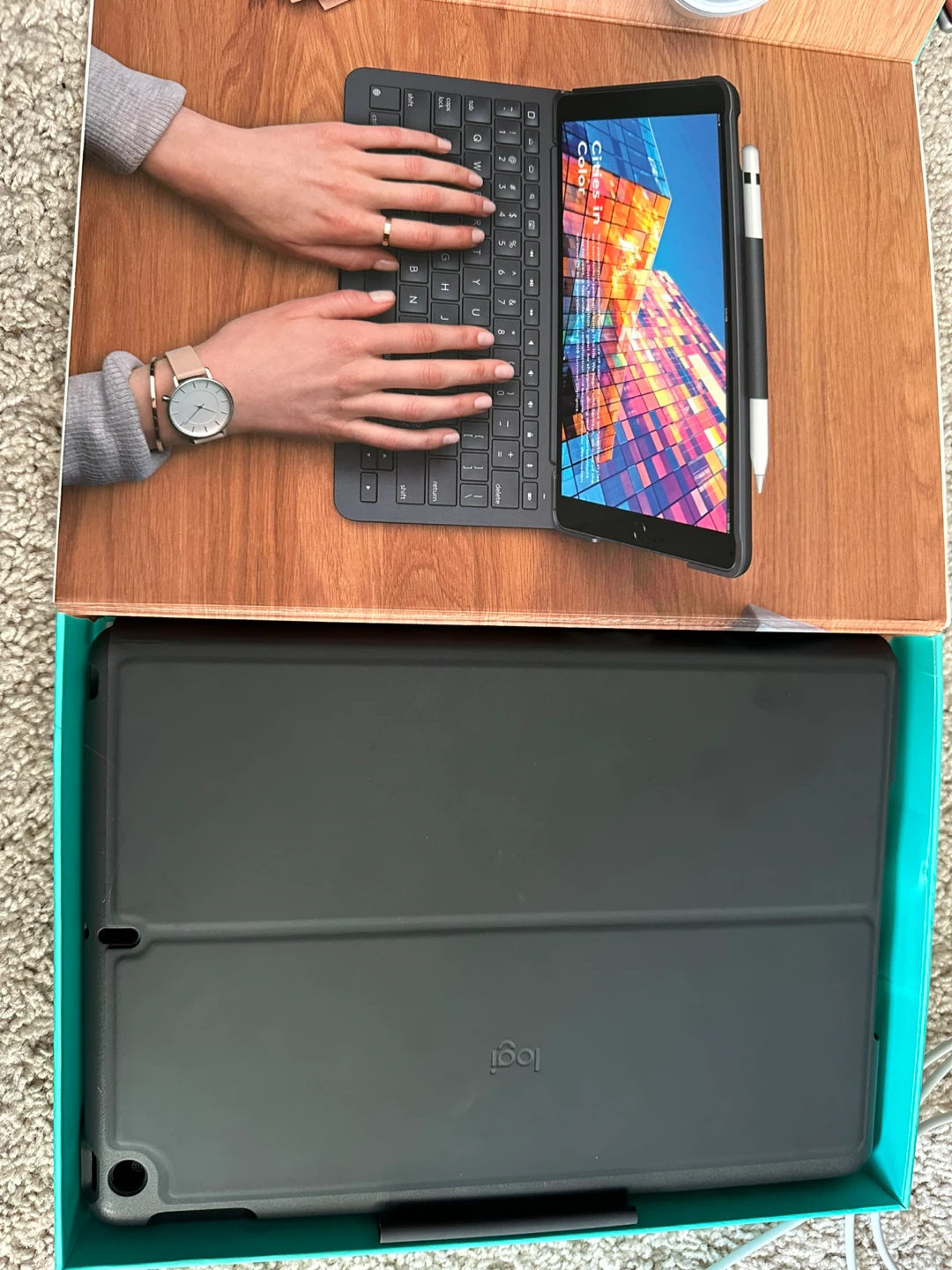 Logitech Slim Folio iPad Air (3rd Gen) Keyboard Case - photo 3