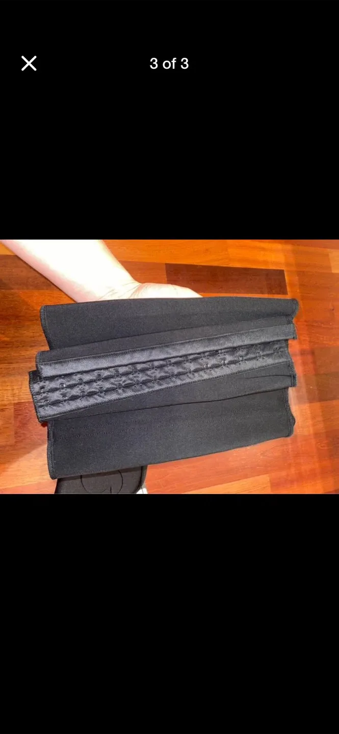 SKIMS Waist Trainer - Black image indicator(2)