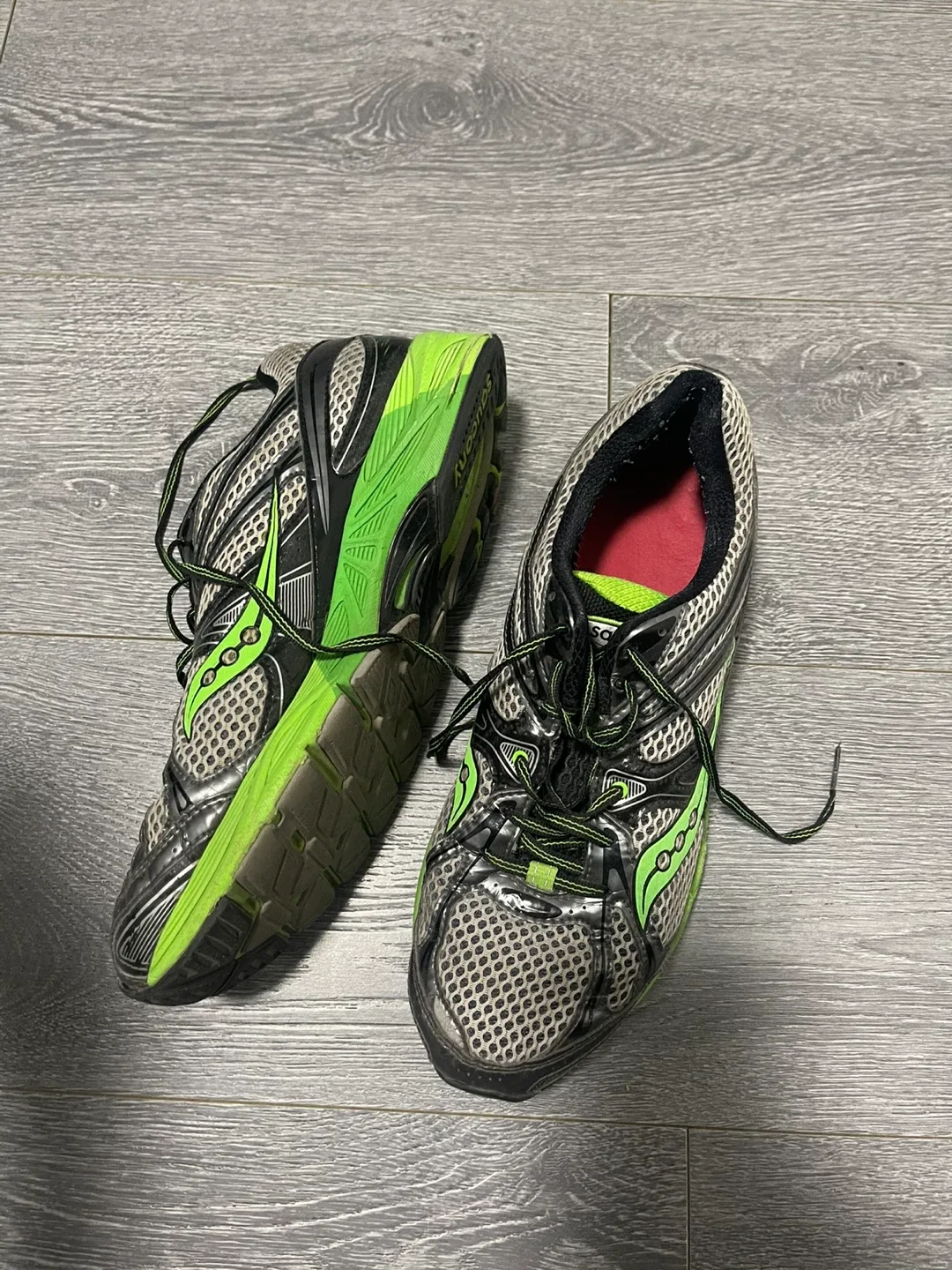 Saucony Running Shoes - Green & Black image indicator(2)