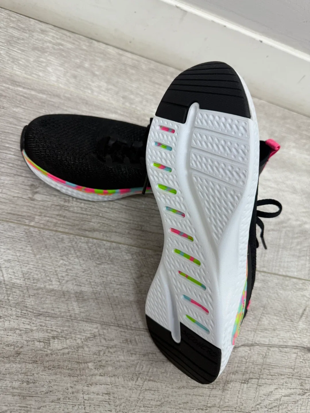 Skechers Athletic Arch Fit - Cool Memory Foam Shoes image indicator(3)