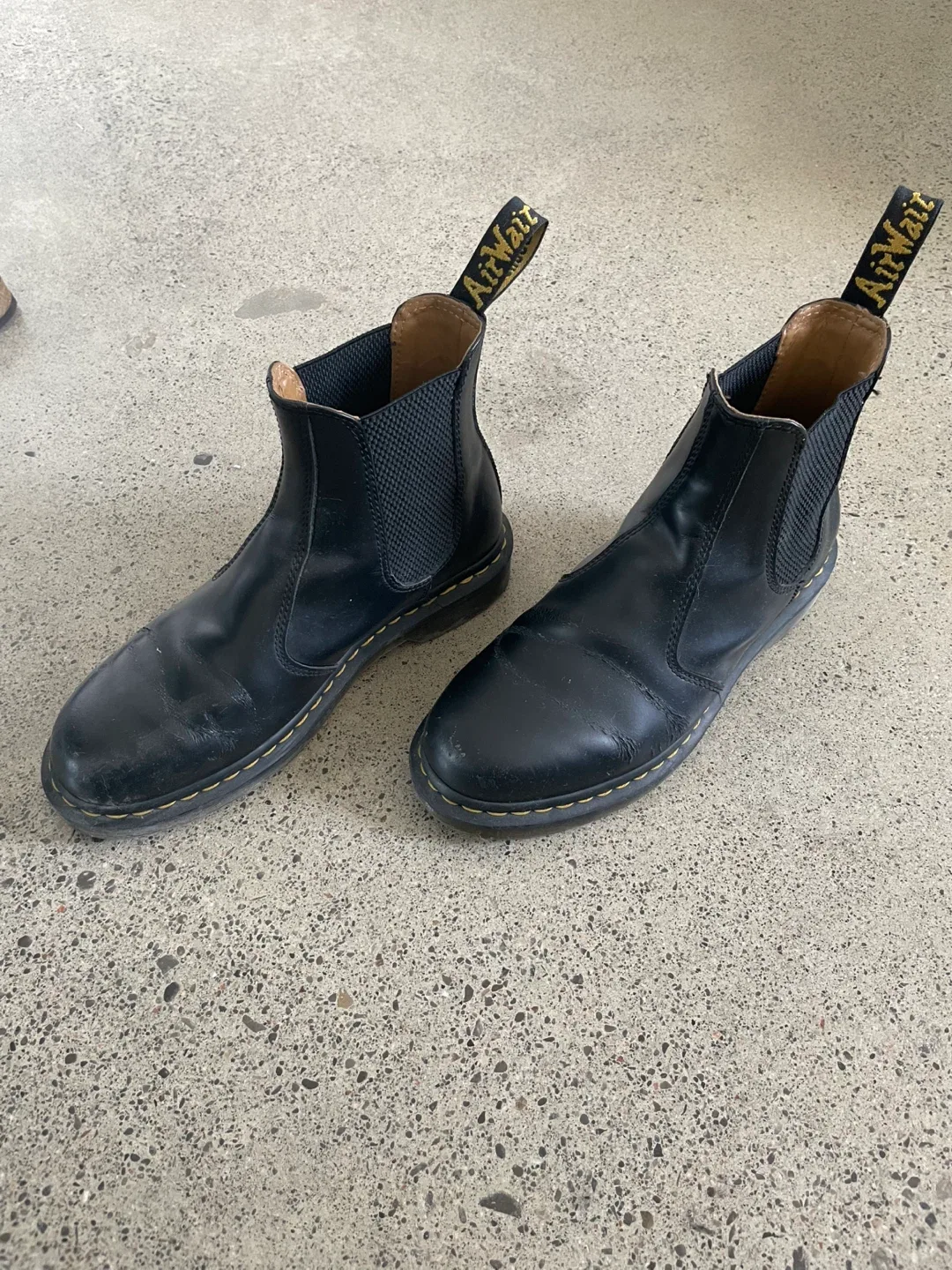 Dr. Martens Chelsea Boots US 8 image indicator(2)