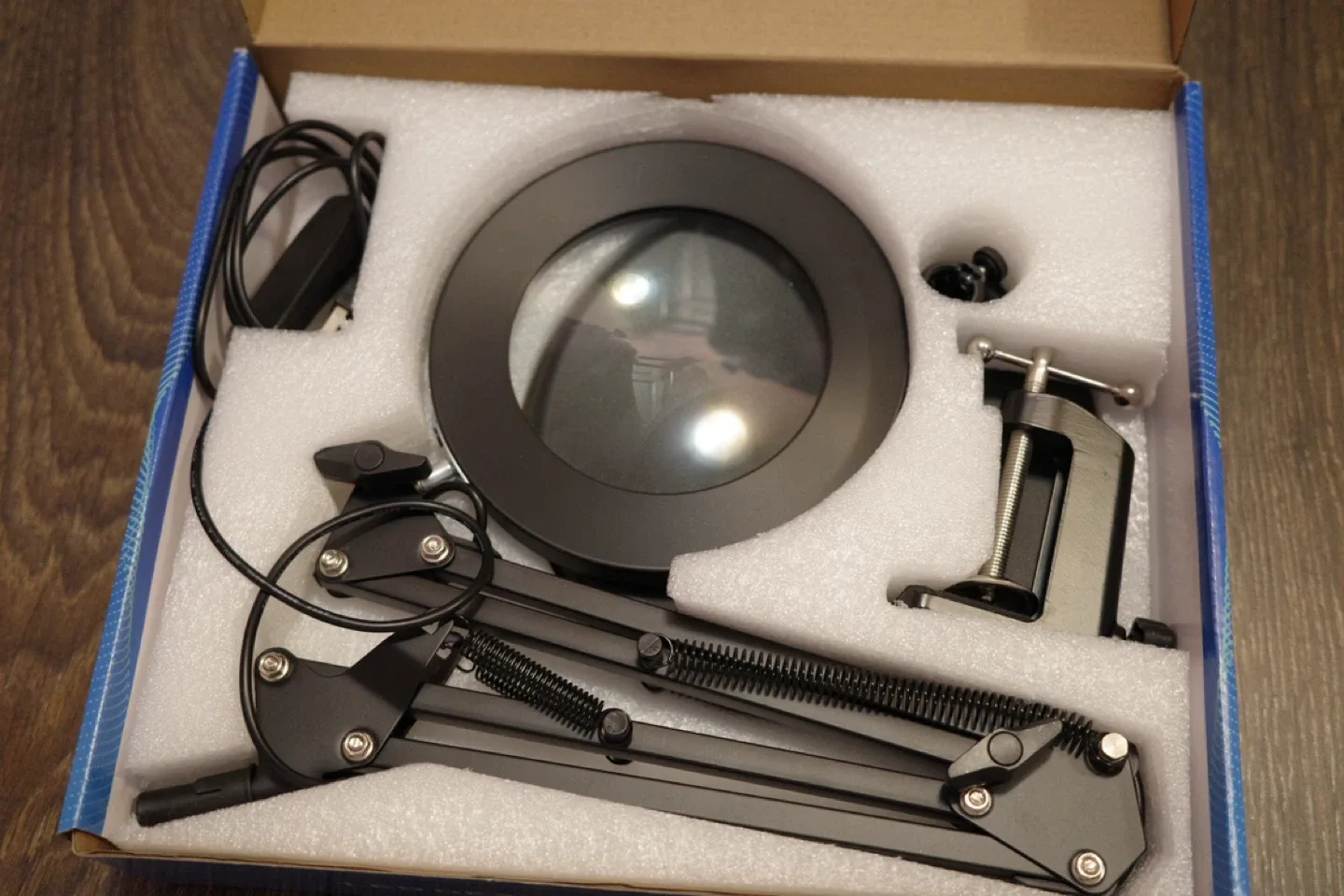 LED Desktop Magnifier Lamp image indicator(2)