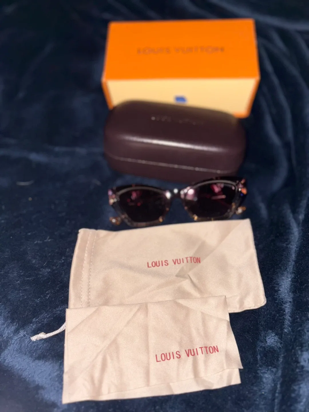 Louis Vuitton Sunglasses image indicator(5)