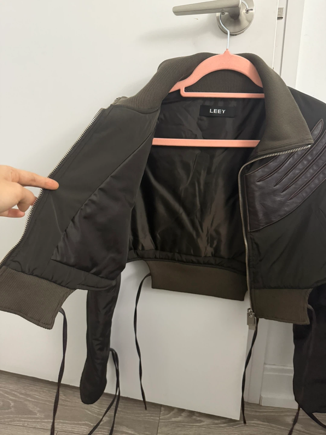 LEEY Cropped Bomber Jacket - photo 5