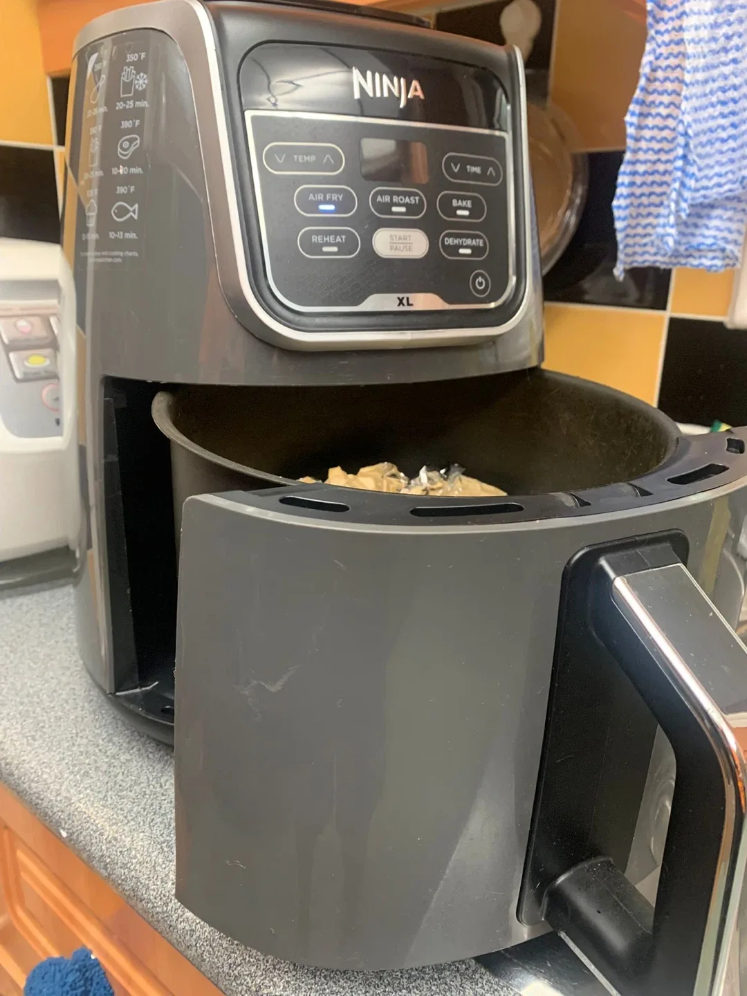 Ninja Air Fryer XL - Great Condition /$130 with delivery image indicator(4)