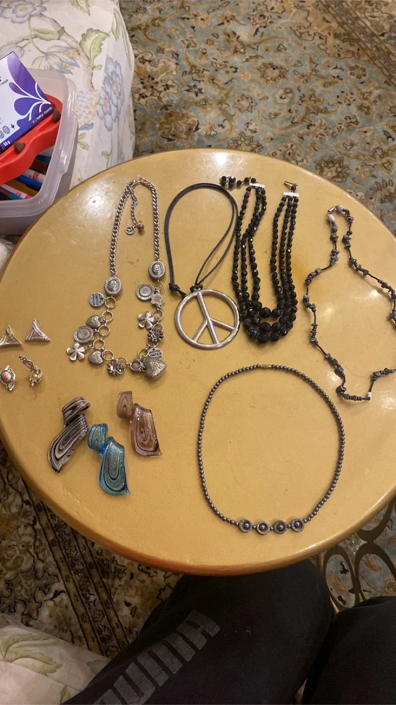 🥕Assorted Necklaces and Earrings image indicator(2)