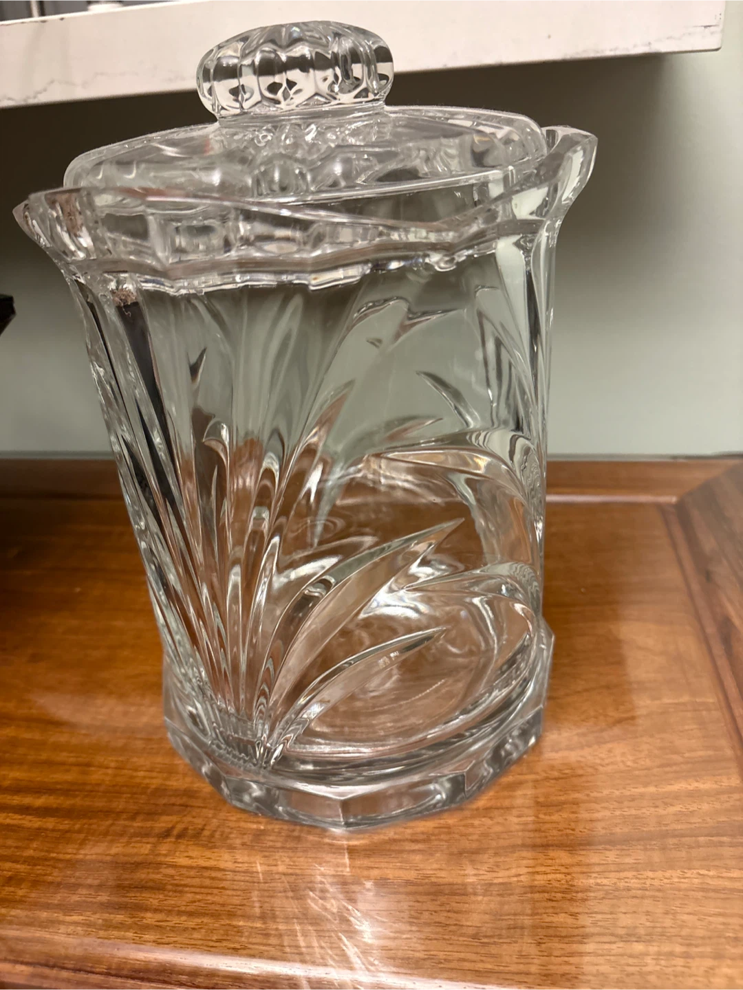 Crystal  container with lid