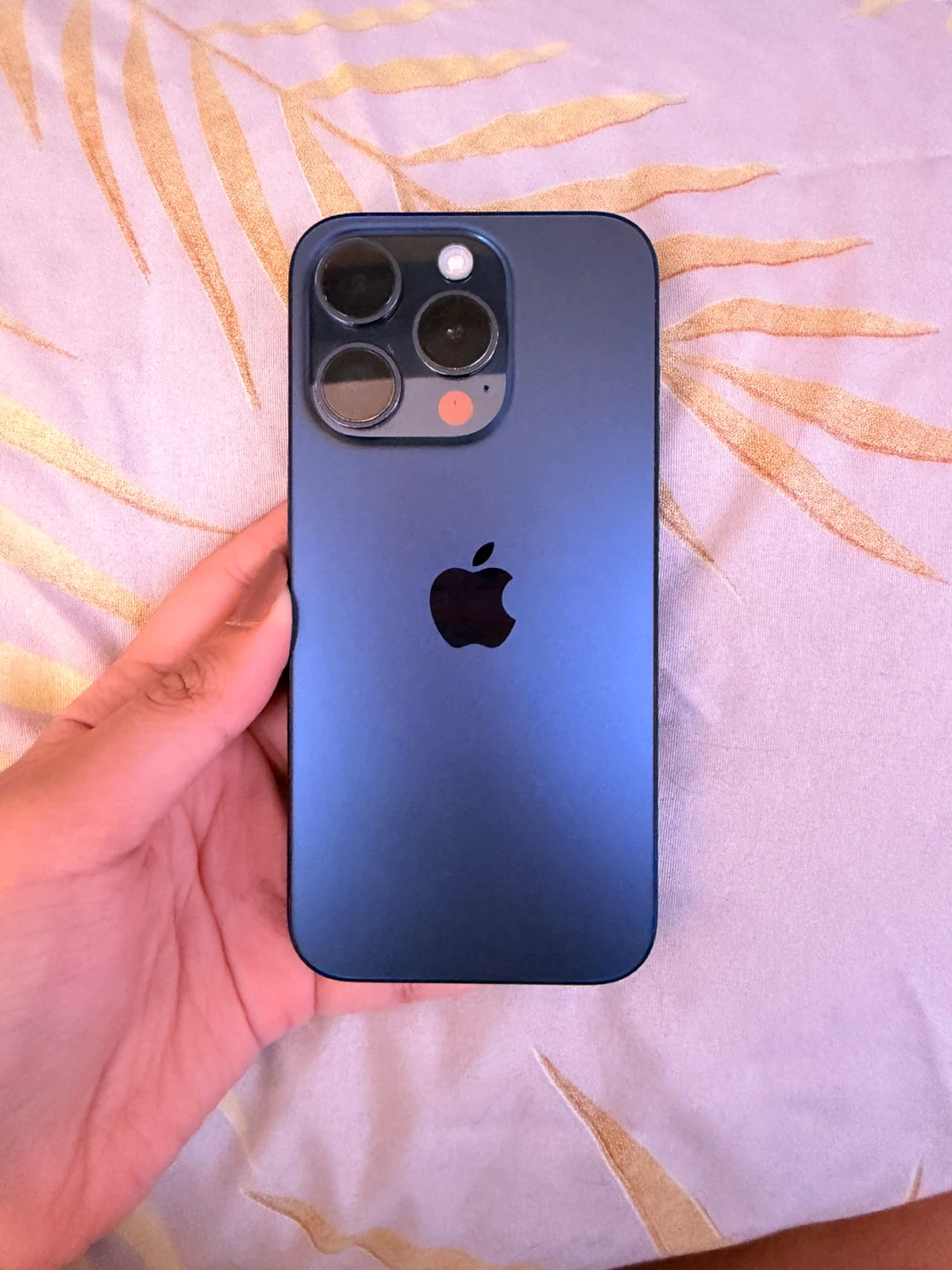 iPhone 15 Pro - photo 3