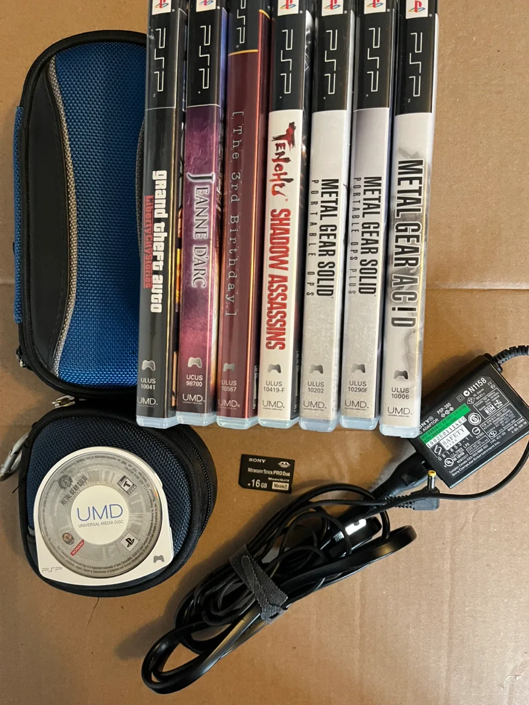 PSP 3001 Metal Gear solid Limited Edition + Games image indicator(8)