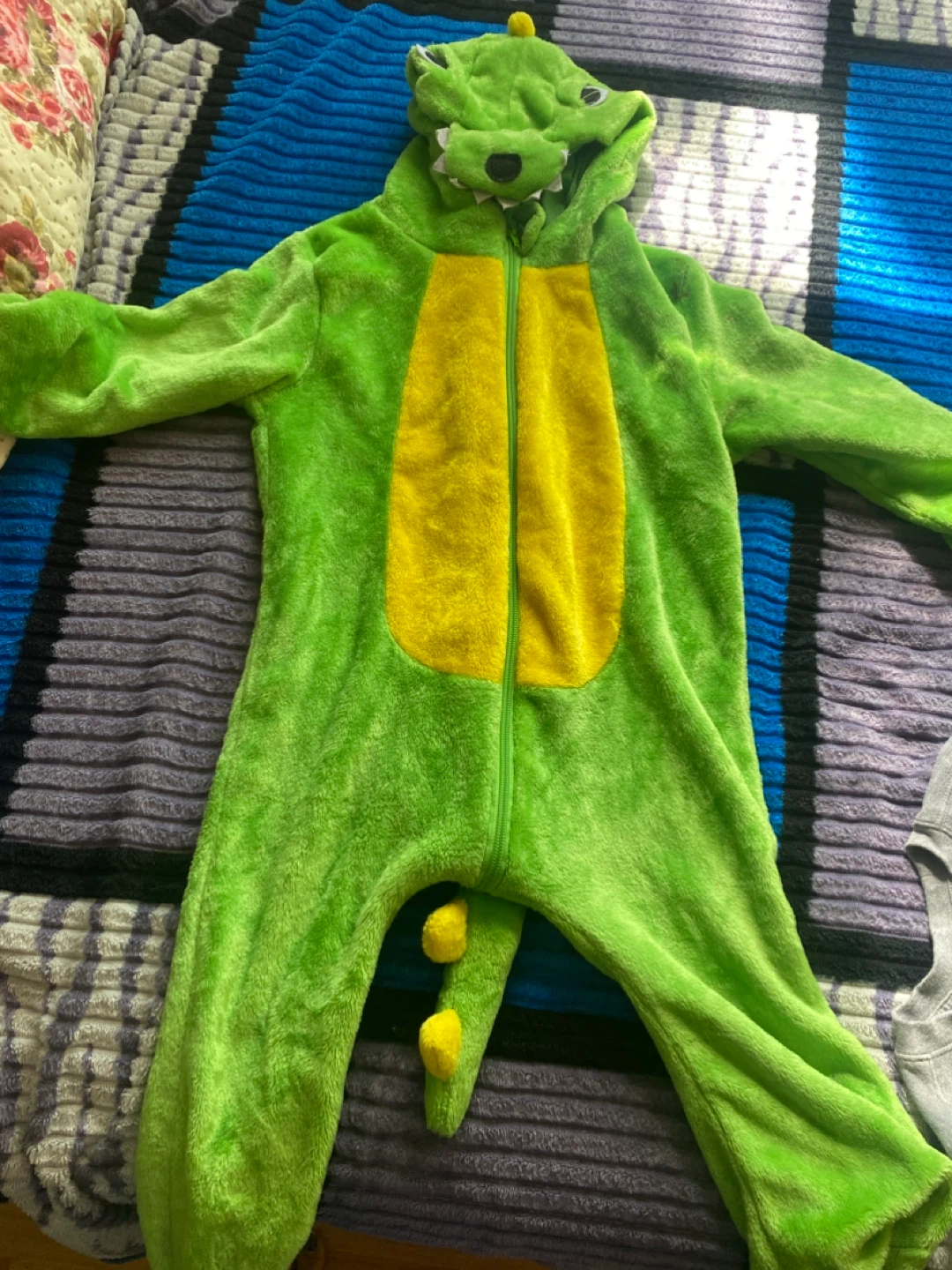 Cute Green Dinosaur Costume - Size 110 - photo 4