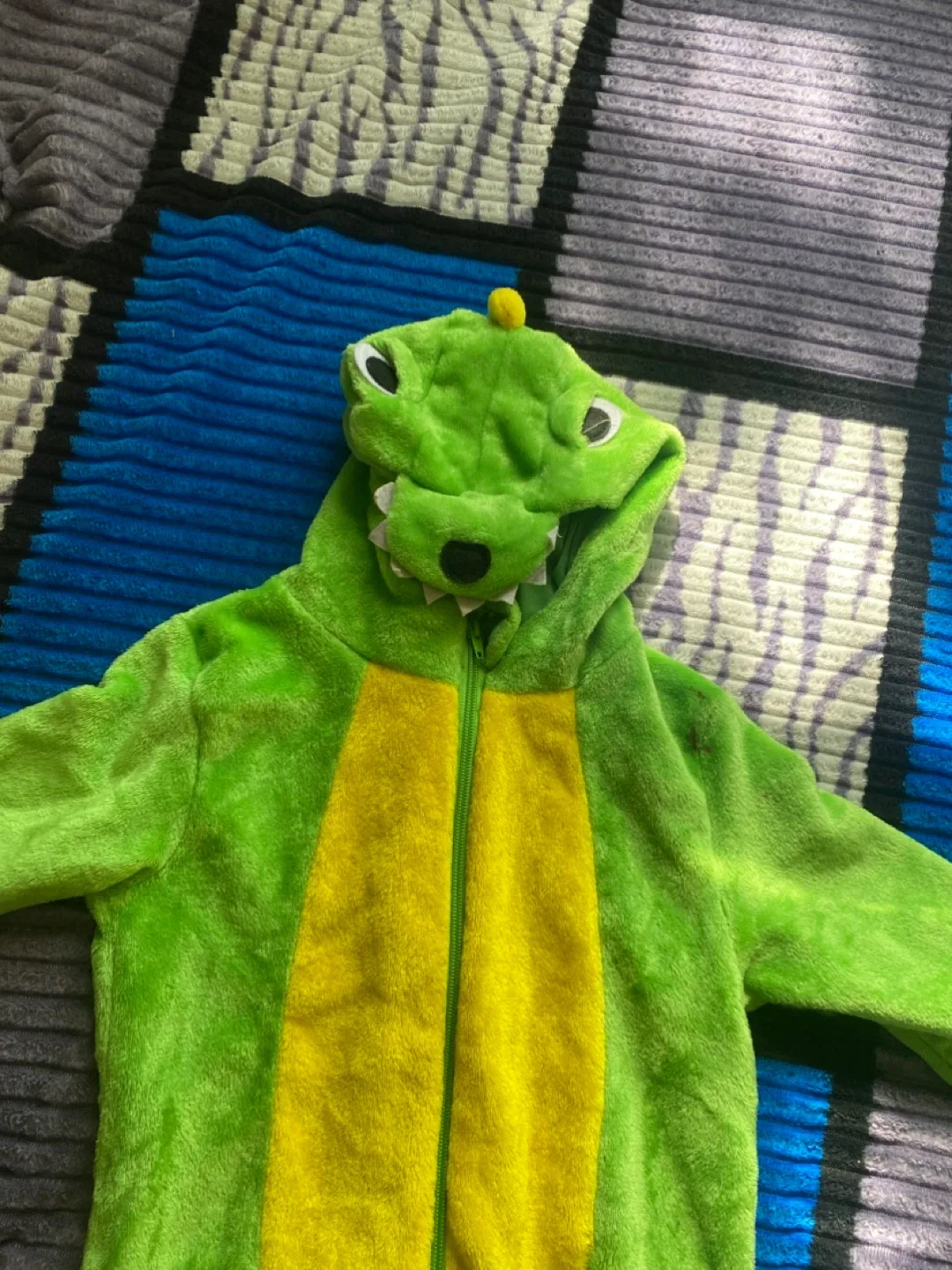 Cute Green Dinosaur Costume - Size 110 thumbnail