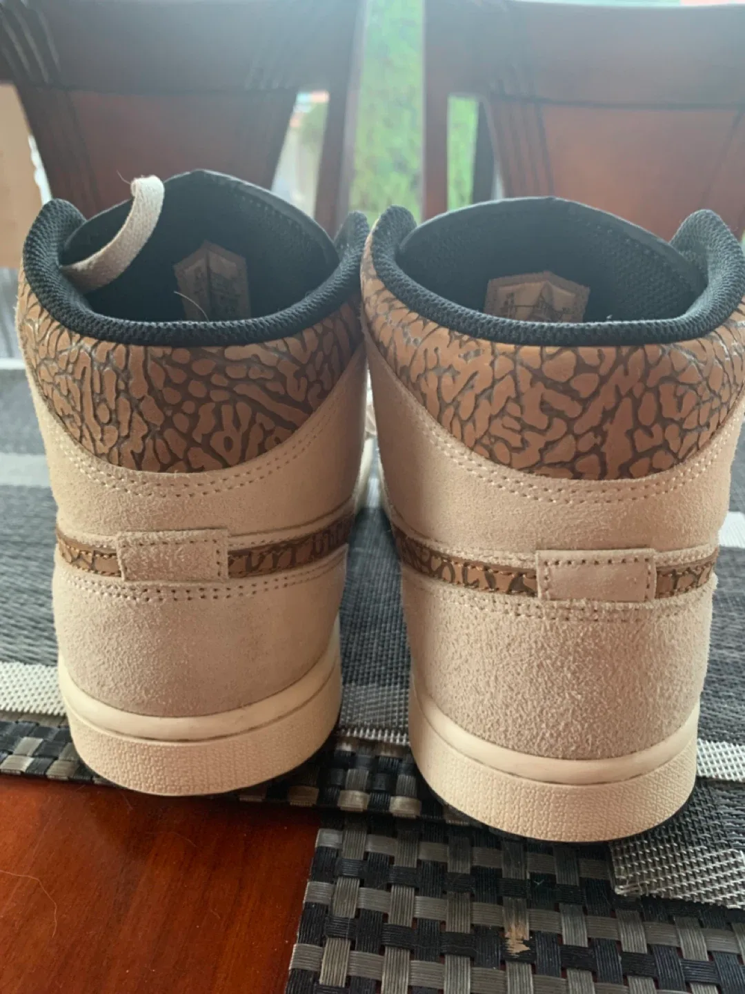 Shoes: Nike Air Jordan 1 Mid Suede Men size 8.5 image indicator(5)