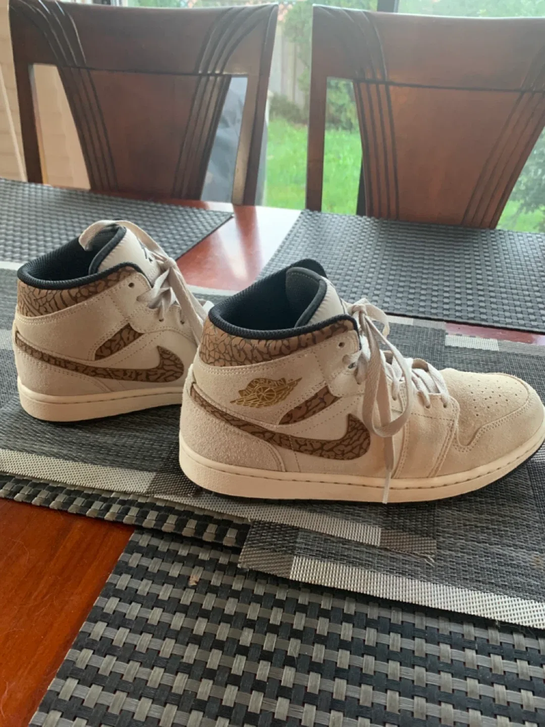 Shoes: Nike Air Jordan 1 Mid Suede Men size 8.5 image indicator(4)