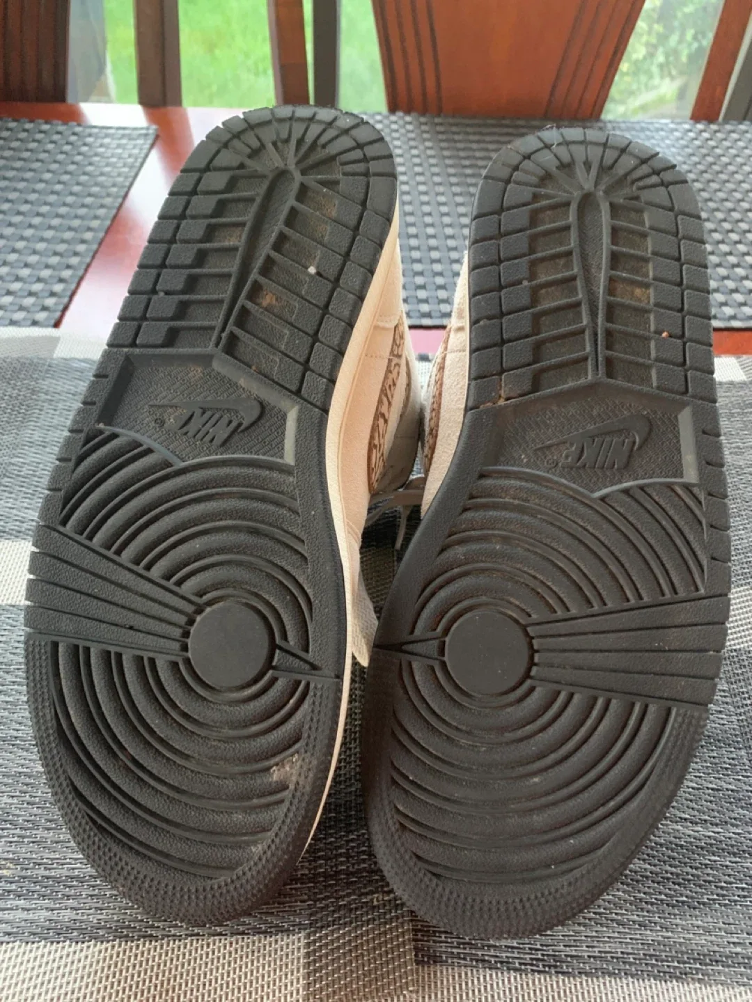 Shoes: Nike Air Jordan 1 Mid Suede Men size 8.5 image indicator(6)