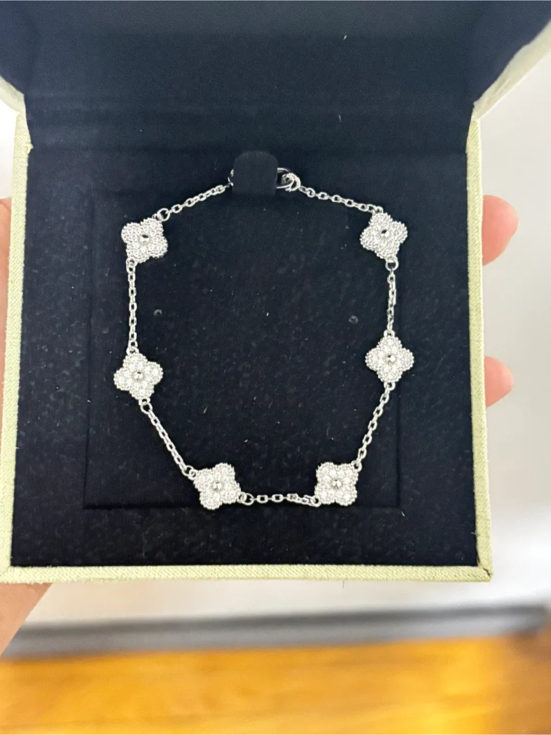 18K white gold filled 6 clover bracelet image indicator(3)